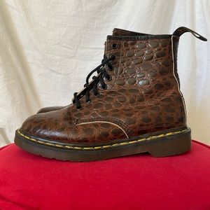 Dr Martens boots womens size 8, mens size 6 UNISEX